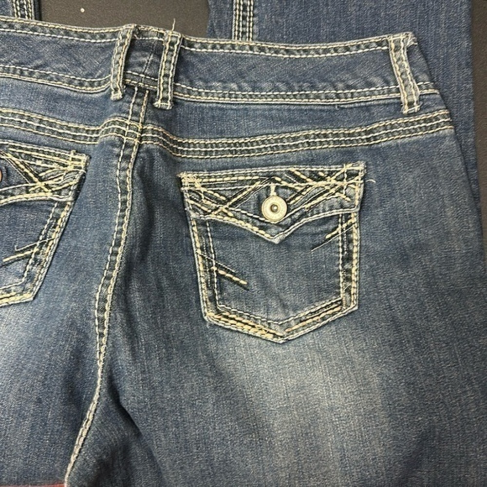 75. Maurices women’s denim capris size 13/14